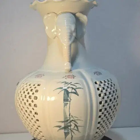 [BUNJANG] White Porcelain Reticulated Vase with Four Gentlemen and Elephants / 백자 투각화병