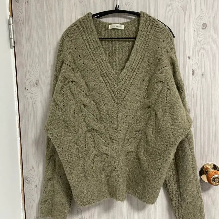 [BUNJANG] Loose Fit Cable Knit Sweater / 루즈핏 브이넥 꽈배기 니트