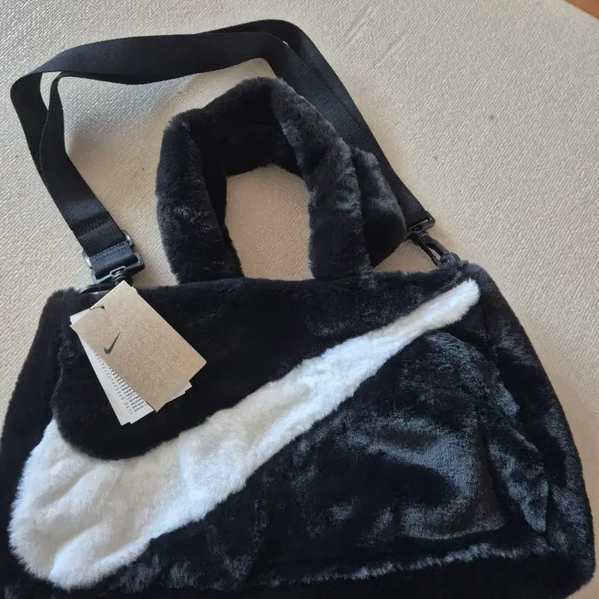 [BUNJANG] Nike Black Fur Shoulder Bag Crossbody / (새상품)나이키 블랙 퍼 숄더백 크로스백