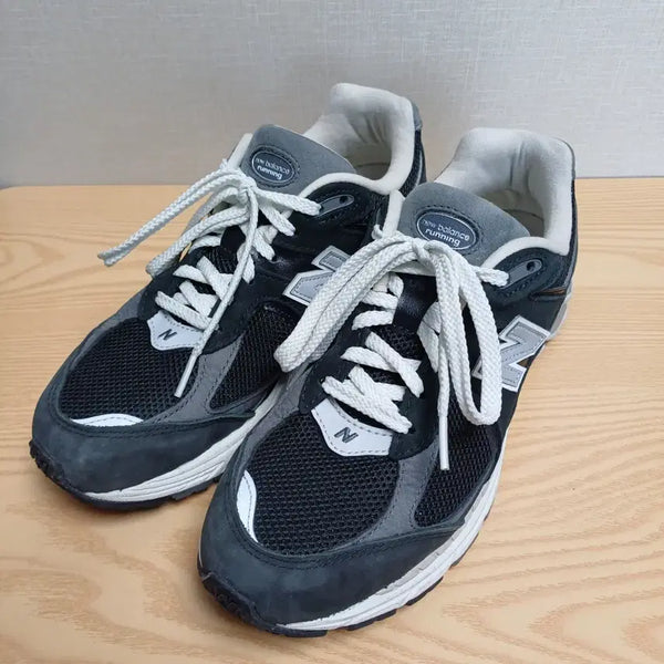[BUNJANG] New Balance 2002R Premium Vintage Black Sneakers / 뉴발란스 2002r 프리미엄 빈티지 블랙 265사이즈