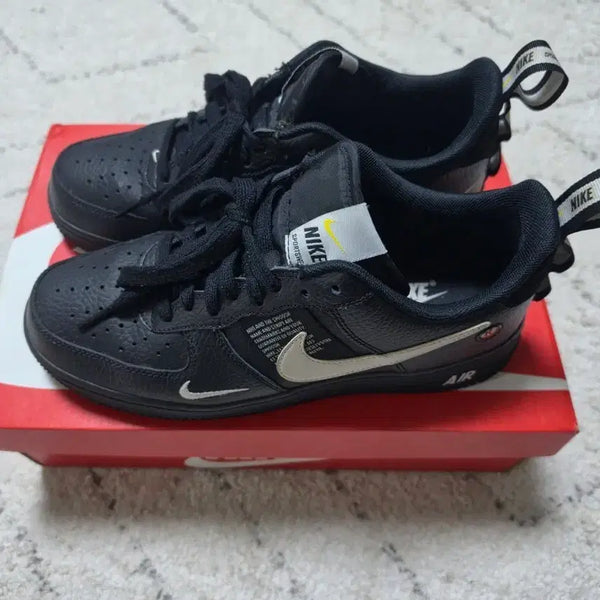 [BUNJANG] Nike Air Force 1 Low Utility Black Sneakers / 나이키 에어포스1 로우 유틸리티 블랙
