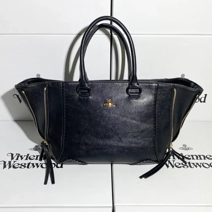 [BUNJANG] Vivienne Westwood Black Calfskin Leather Clutch Bag with Gold Hardware / 비비안웨스트우드 클러치백 블랙 소가죽 금장