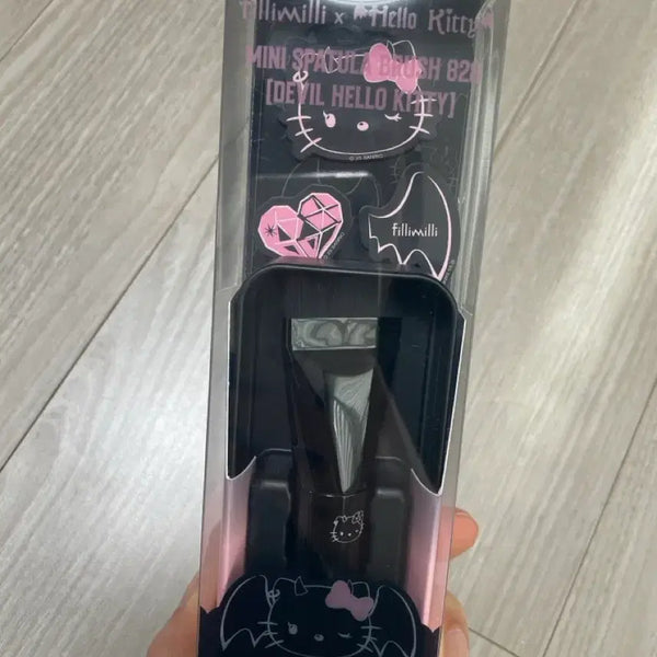 [BUNJANG] FILLIMILLI x Hello Kitty Devil Mini Spatula Brush / 필리밀리X헬로키티 미니 스파츌라 브러시 브러쉬 악마 키티