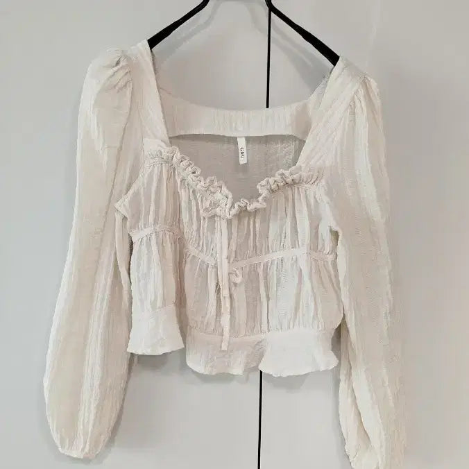 [BUNJANG] Ivory Square Neck Cropped Blouse / 아이보리 약 비침 스퀘어넥 숏기장 공주 블라우스형 가디건