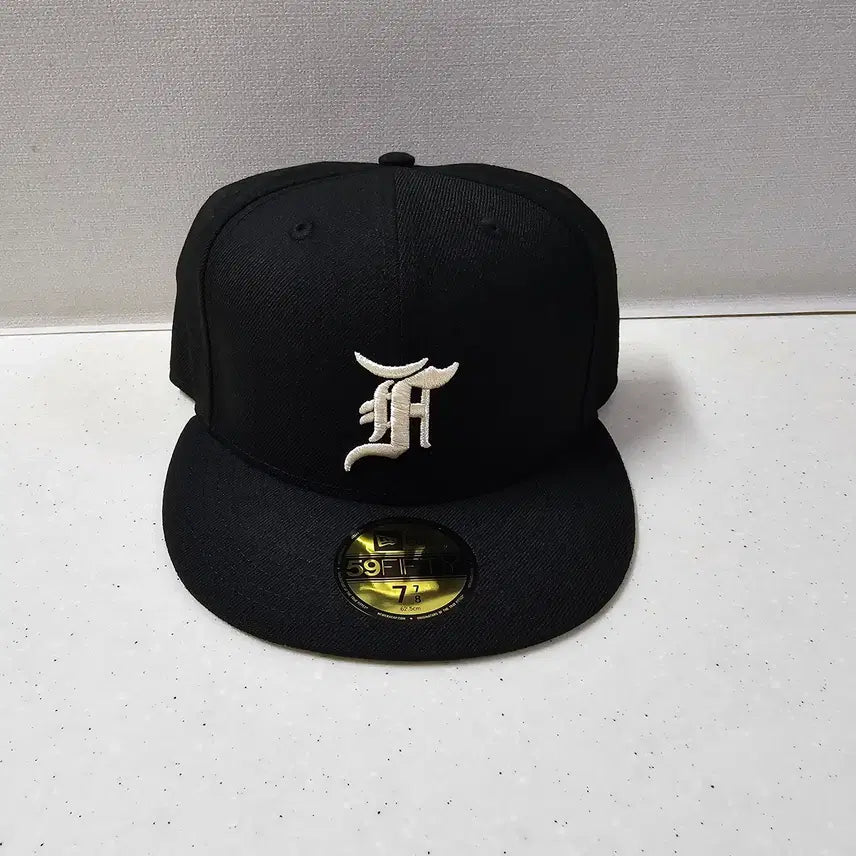 [BUNJANG] Fear of God Essentials New Era 59FIFTY Black Hat / [새상품][7 7/8] 피어오브갓 에센셜 뉴에라 59FIFTY 블랙