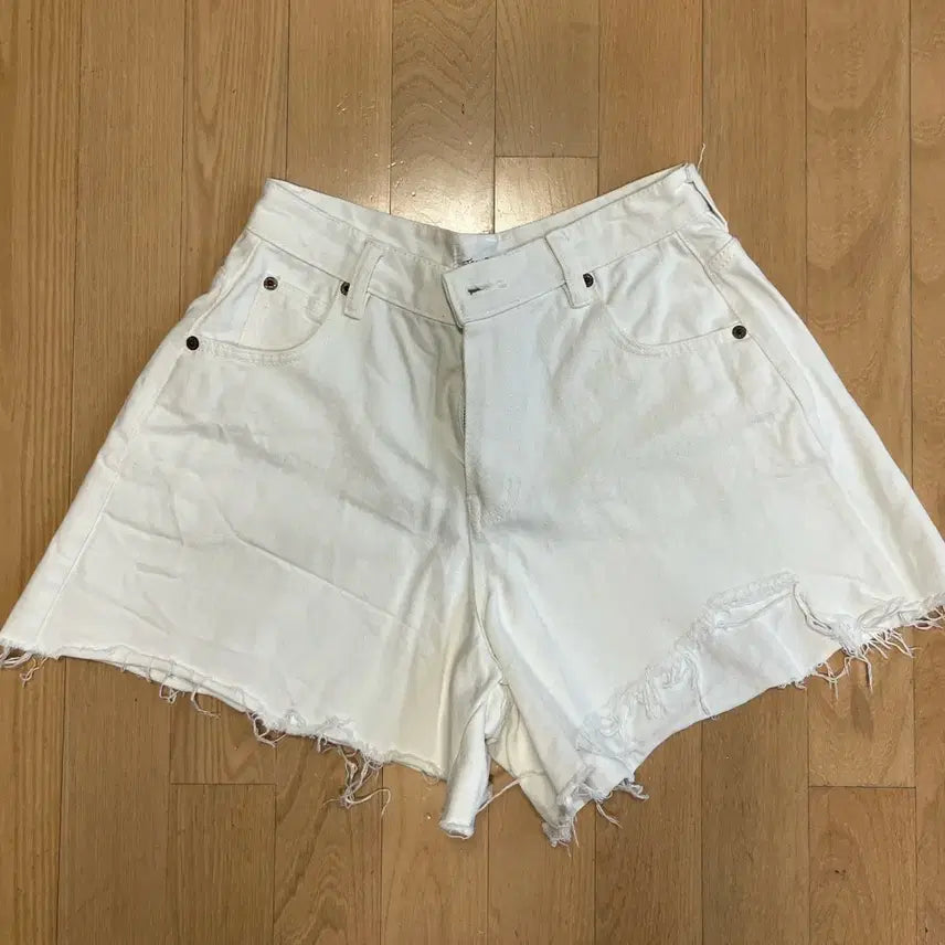 [BUNJANG] White Denim A-Line Shorts / 화이트 데님 반바지