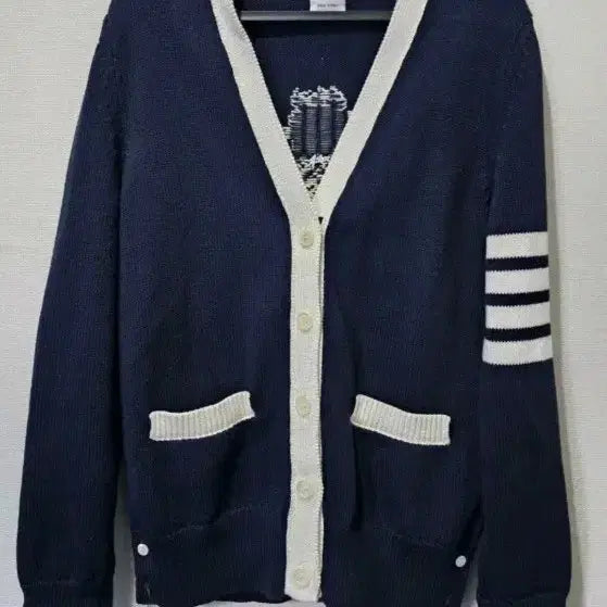 [BUNJANG] Thom Browne 23FW Flower Icon Cardigan Navy Size 38 / [S급] 톰브라운 23FW 플라워 아이콘 가디건 네이비 38사이즈