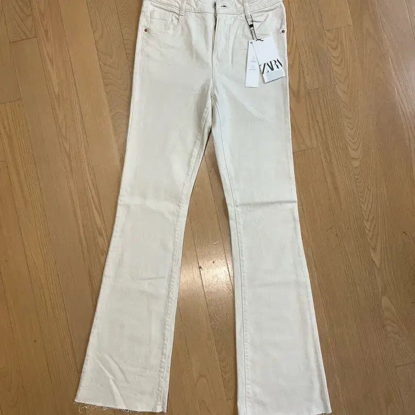 [BUNJANG] ZARA Ivory Bootcut Denim Pants / 자라 ZARA 아이보리 부츠컷 데님 팬츠