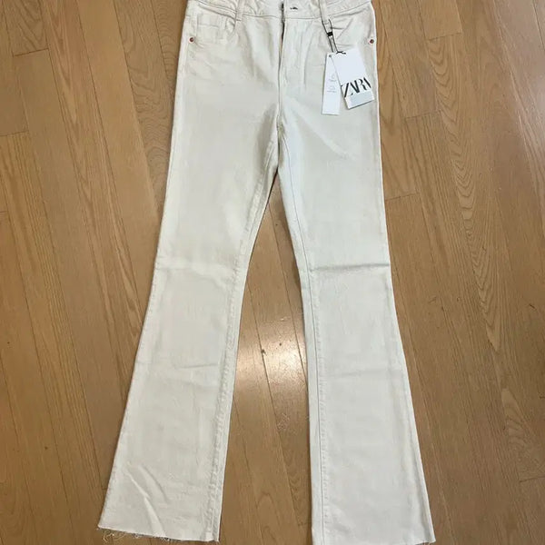 [BUNJANG] ZARA Ivory Bootcut Denim Pants / 자라 ZARA 아이보리 부츠컷 데님 팬츠