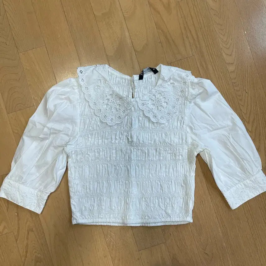 [BUNJANG] Zara White Shirring Blouse Lace Collar / 자라 화이트 셔링 블라우스 레이스 카라