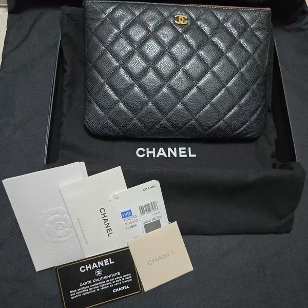 [BUNJANG] Chanel Classic Caviar Quilted Clutch Bag Small Black Gold Hardware / 품]샤넬 클래식 캐비어 퀼팅 클러치백 스몰 블랙 금장