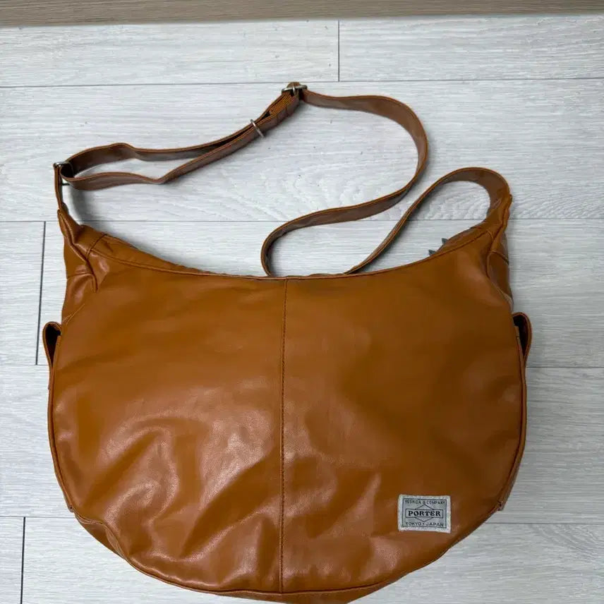 [BUNJANG] Porter Yoshida Freestyle Shoulder Bag L / Porter 요시다 포터 프리스타일 반달 숄더백 L