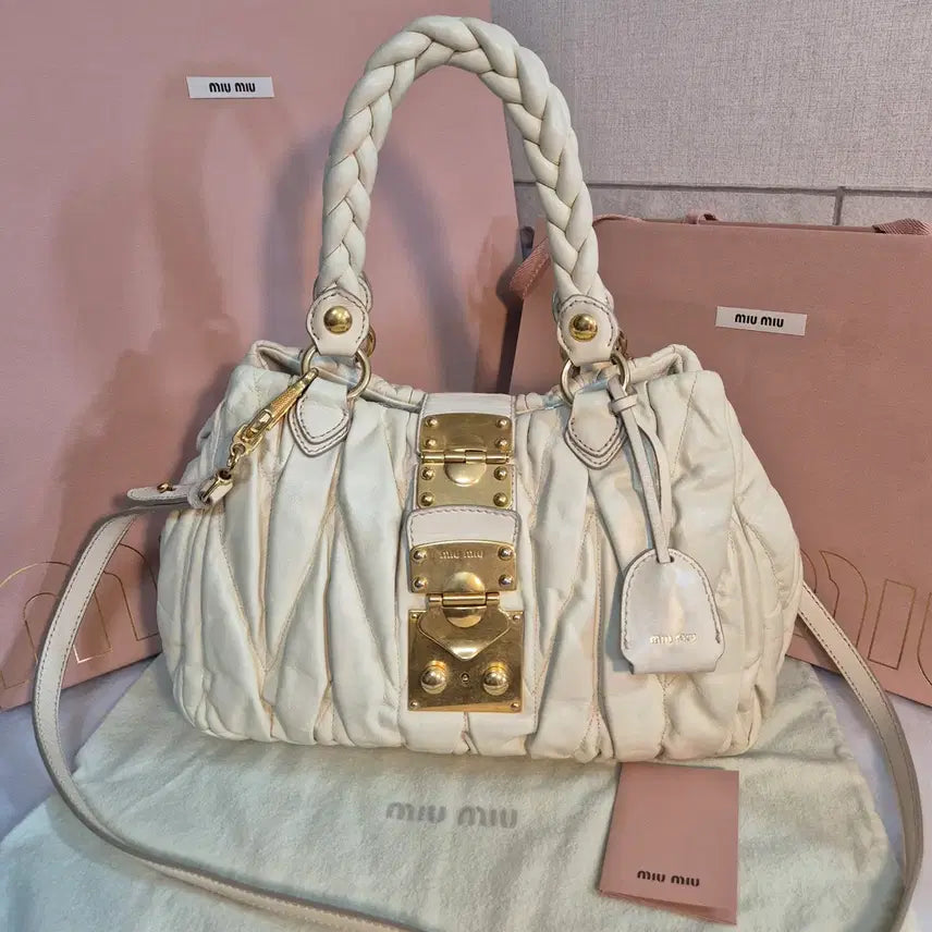 [BUNJANG] Miu Miu Matelassé Two-Way Tote and Shoulder Bag / [미우미우] 마테라쎄 토트앤 숄더 투웨이백