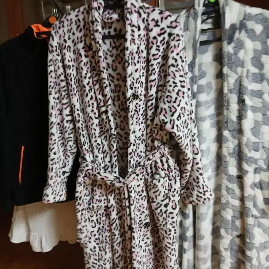 [BUNJANG] Leopard Print Microfiber Women's Long Robe / 레오파드 극세사 여성 롱 로브