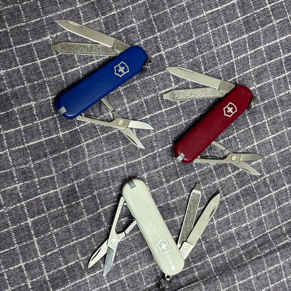 [BUNJANG] Victorinox Minimalist Multitool Swiss Army Knife - Blue/White/Red / 빅토리녹스 미니멀티툴 맥가이버칼 블루/화이트/레드