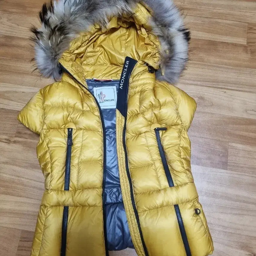 [BUNJANG] Moncler Grenoble Women's Padded Vest Size 0 / 몽클레어 여성 패딩조끼 (백화점판)