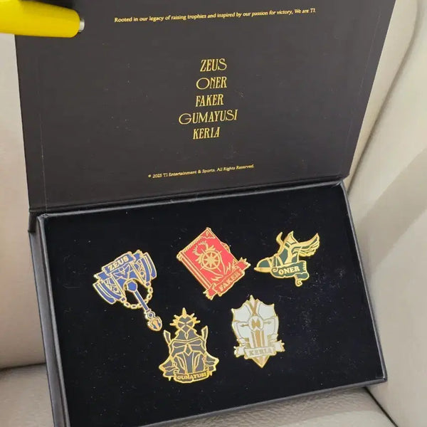 [BUNJANG] T1 Worlds Edition Badge Set / 2023 t1 월즈 에디션 뱃지 세트