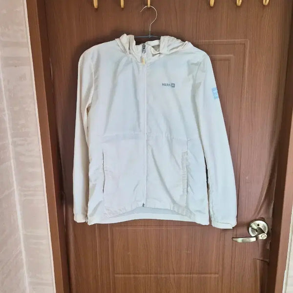 [BUNJANG] Nepa Yellow Windbreaker Jacket + Covernat Butter Color Bag / 네파-연노랑(버터색)바람막이 자켓+커버낫 버터색 가방