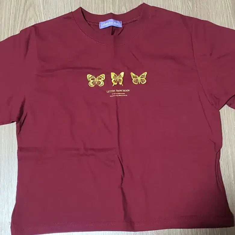 [BUNJANG] Letter From Moon Triple Butterfly Embroidery Crop T-shirt / 레터프롬문 트리플 나비 자수 크롭티 반팔 반소매