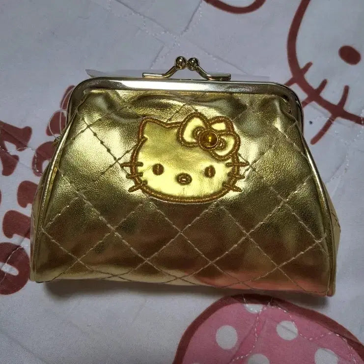 [BUNJANG] Hello Kitty Gold Quilted Gamaguchi Wallet / 헬로키티 금색 퀼팅 가마구치 지갑
