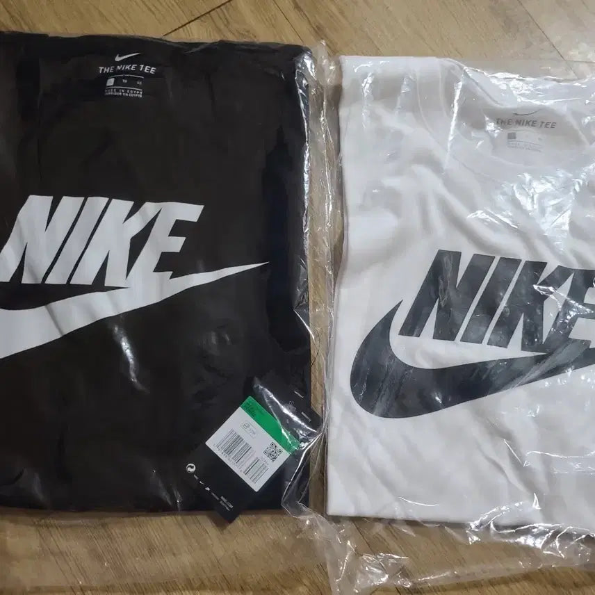 [BUNJANG] Nike Futura NSW Unisex Short Sleeve T-Shirt / [1+1] 남여공용 퓨추라 NSW 반팔 블랙/화이트 새상품