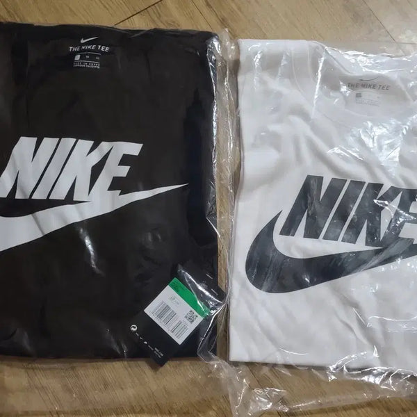 [BUNJANG] Nike Futura NSW Unisex Short Sleeve T-Shirt / [1+1] 남여공용 퓨추라 NSW 반팔 블랙/화이트 새상품