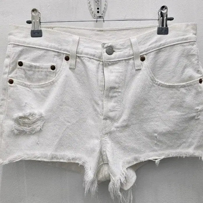 [BUNJANG] Levi's White Denim Hot Shorts / 리바이스 화이트 데님 핫팬츠 반바지
