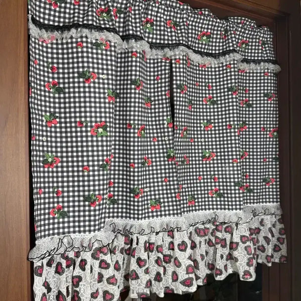 [BUNJANG] Strawberry Shortcake Lace Noren Curtain / 방꾸) 블랙 체크 딸기 프릴 노렌 커튼