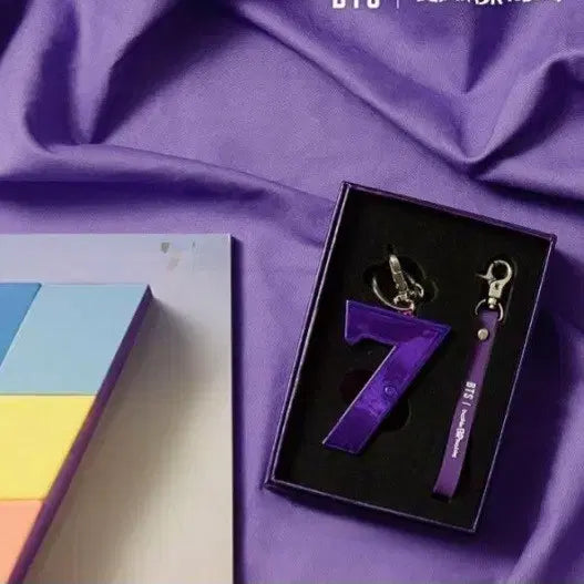 [BUNJANG] BTS (Bangtan) Baskin Robbins 7 Signal Light Keyring (Sealed) / 쇼핑백 포함 미개봉 BTS 방탄 배스킨라빈스 배라 7시그널라이트 키링