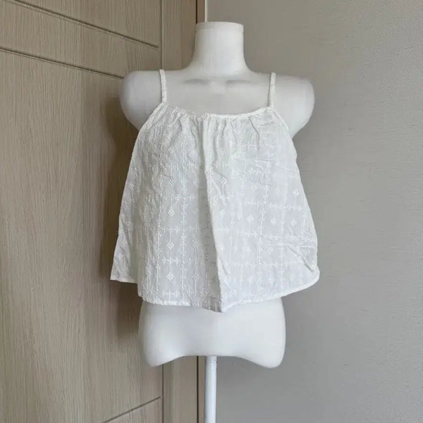 [BUNJANG] Punching Lace Camisole Blouse / 새상품) 펀칭 레이스 나시 블라우스