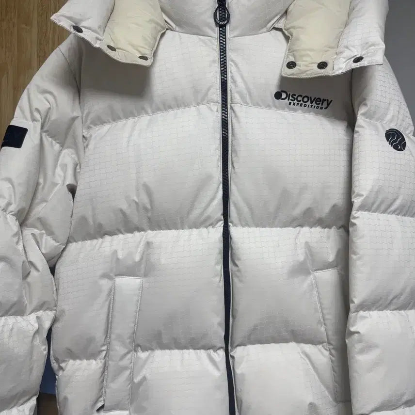 [BUNJANG] Discovery Expedition White Padded Jacket Size 95 / 디스커버리 패딩 화이트 95