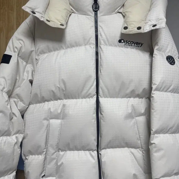 [BUNJANG] Discovery Expedition White Padded Jacket Size 95 / 디스커버리 패딩 화이트 95