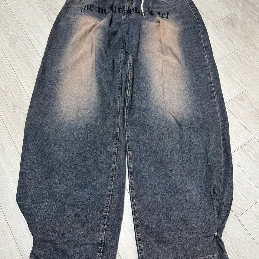 [BUNJANG] Mysterious Hotel Vampire Family Pink Denim Pants / 미스테리어스호텔 뱀파이어 패밀리 핑크 데님 팬츠