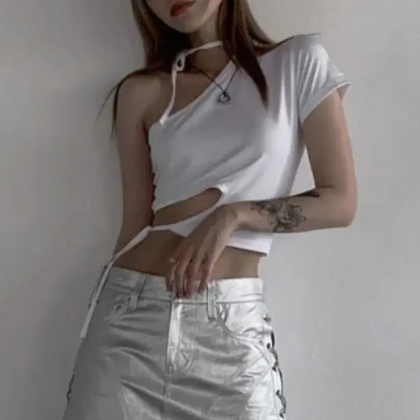 [BUNJANG] Kier Cut-Out Crop Top / 키에르 컷아웃 크롭탑
