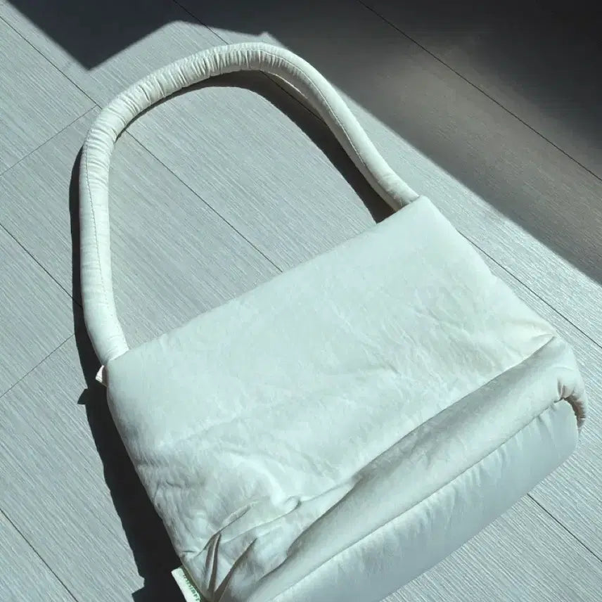 [BUNJANG] Innisfree Padded Bag - Ivory / 이니스프리 패딩백 아이보리 새상품