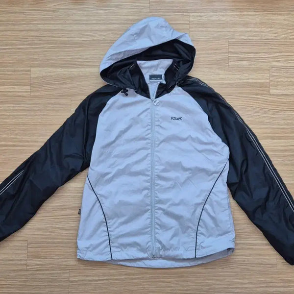 [BUNJANG] Reebok Old School Windbreaker Size 95 / 리복 올드스쿨 바람막이 95사이즈