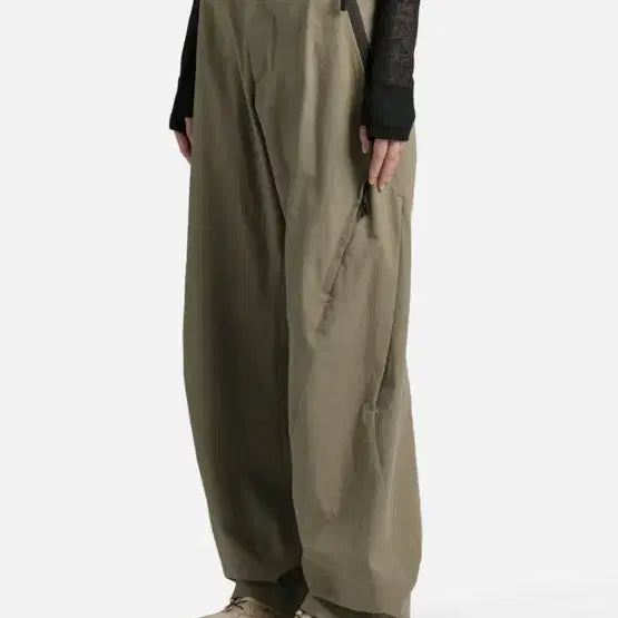 [BUNJANG] Hyein Seo Vented Cargo Trousers / 혜인서 밴티드 트라우저 카고 팬츠 3