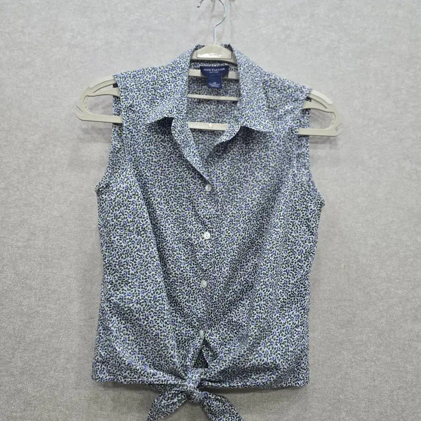 [BUNJANG] ANN TAYLOR Floral Sleeveless Blouse / ANN TAYLOR 플라워 패턴 슬리브리스 셔츠 블라우스