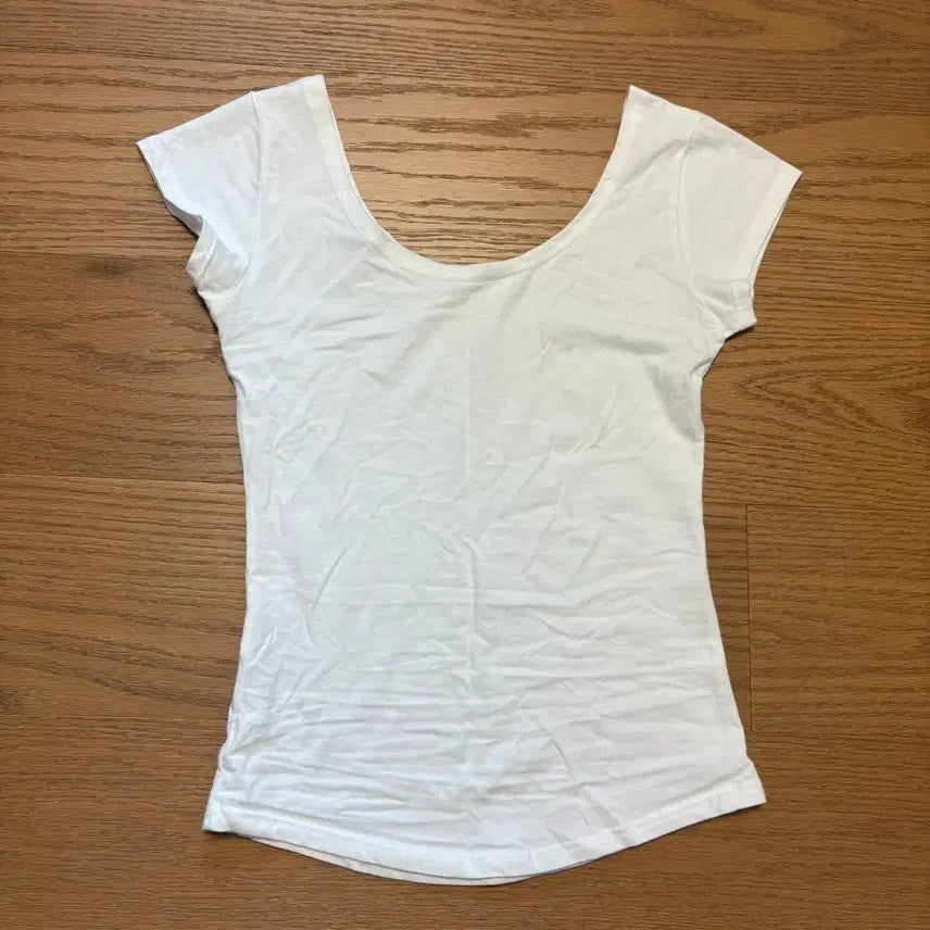 [BUNJANG] White Round Neck Short Sleeve T-Shirt Off-Shoulder / 화이트 라운드넥 반팔 티셔츠 오프숄더