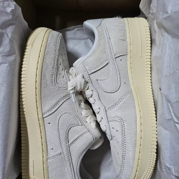 [BUNJANG] Nike Air Force 1 '07 Sail and Muslin Sneakers / 240 245 ) (W) 나이키 에어포스 1 '07 세일 앤 모슬린
