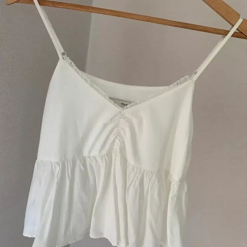 [BUNJANG] Undervy Sleeveless Blouse White / (새상품) 언더비 슬리브리스 블라우스 화이트