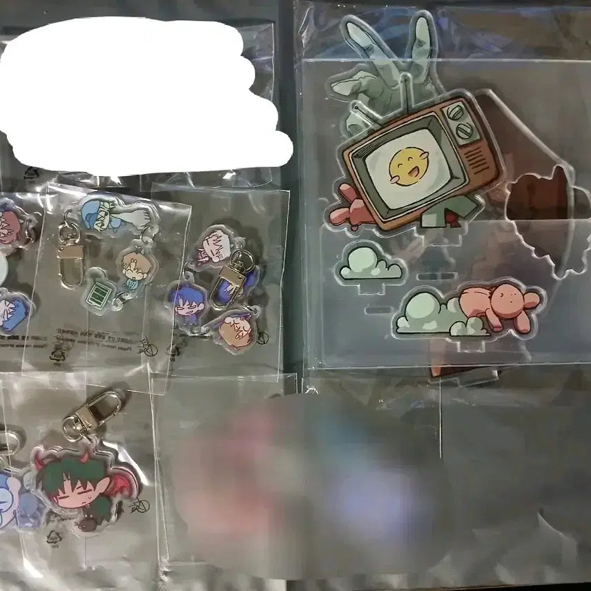 [BUNJANG] Kim So-reum Brown Choi Yo-won Ryu Jae-gwan Lee Ja-heon Eun-ha Je-sam Acrylic Stand & Colotto Keyring Set / 괴담출근괴출 아크릴스탠드코롯토키링 김솔음브라운최요원류재관 이자헌은하제제삼