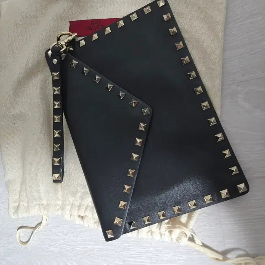 [BUNJANG] Valentino Rockstud Clutch Black / 발렌티노 락스터드 클러치 블랙