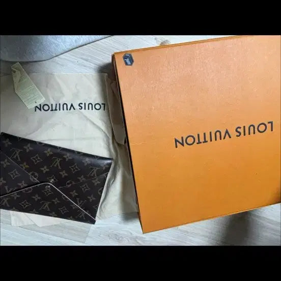 [BUNJANG] Louis Vuitton Kirigami Clutch Large / 루이비통 키리가미 클러치 대