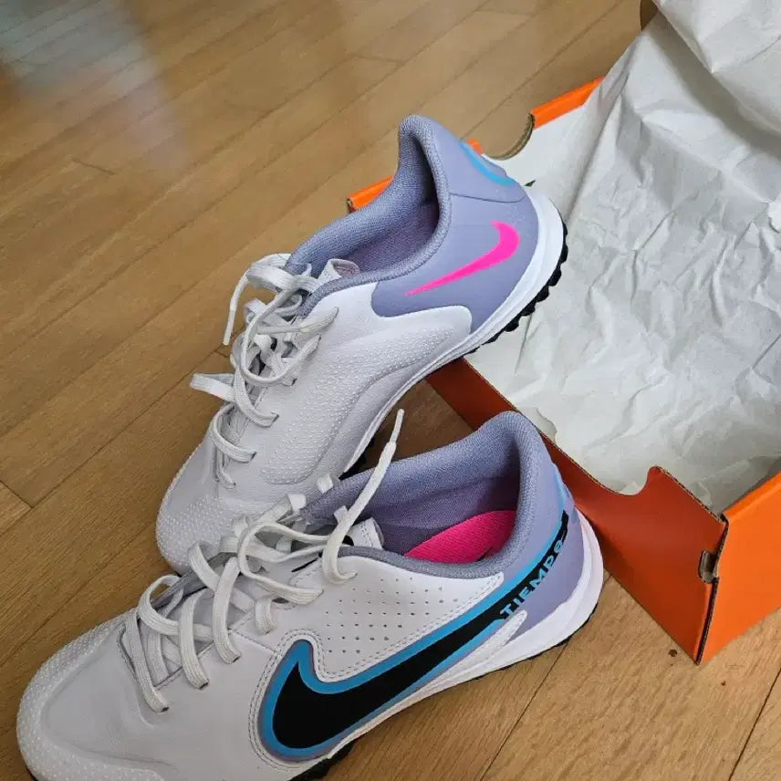 [BUNJANG] Nike Women's Futsal Shoes (Size 240) / 나이키 여성 풋살화 240