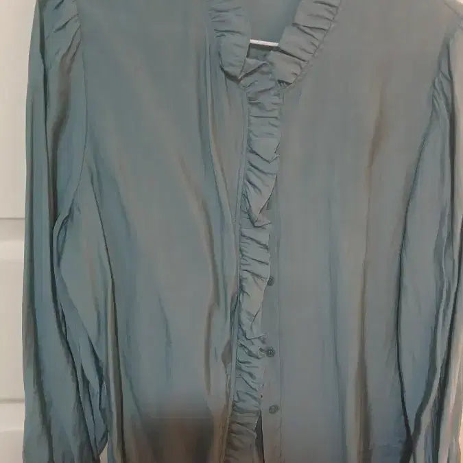 [BUNJANG] Ruffle Detail Blouse - Light Blue (Size 77) / 프릴 장식 블라우스 예쁘소라색77