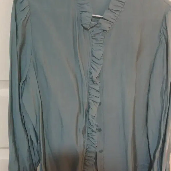 [BUNJANG] Ruffle Detail Blouse - Light Blue (Size 77) / 프릴 장식 블라우스 예쁘소라색77