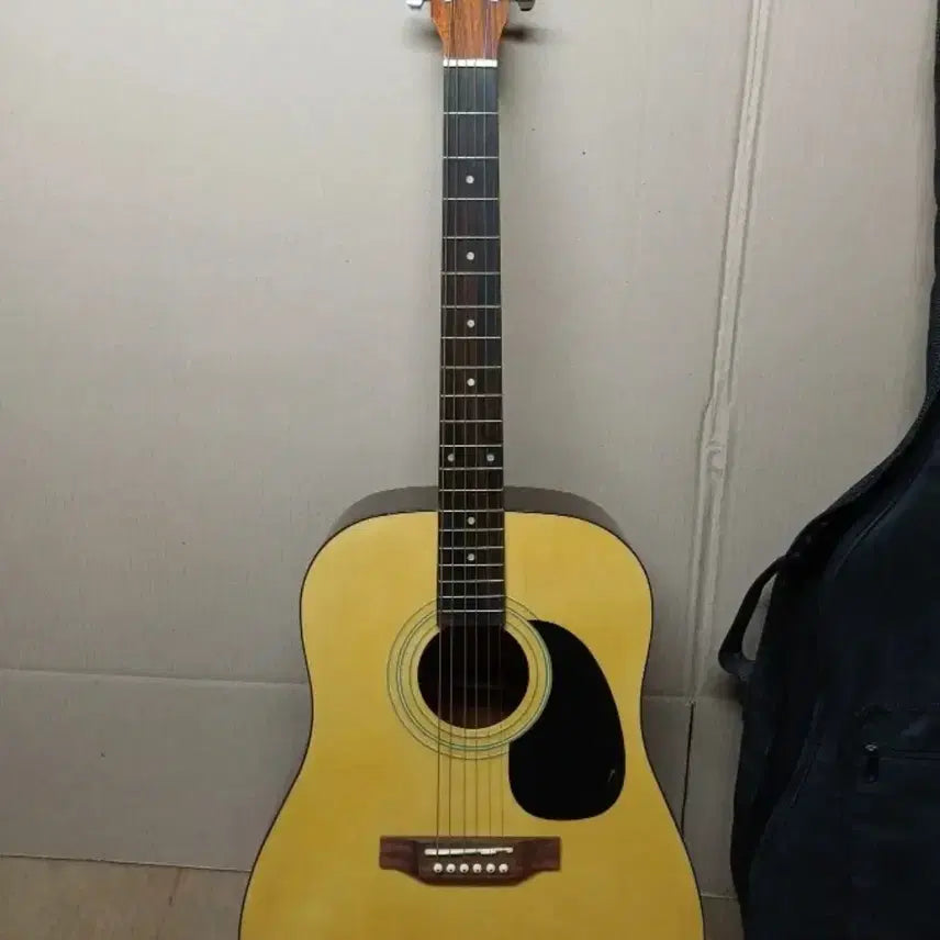 [BUNJANG] Dyne Handmade Acoustic Guitar FAD-oloB / (직거래만) Dyne 수제 통기타 FAD-oloB 상태 좋아요