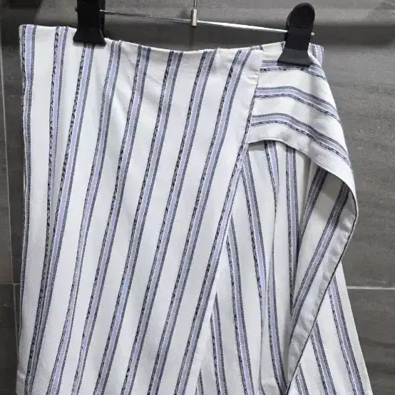 [BUNJANG] Club Monaco Striped Belted Wrap Skirt / 새상품] CLUB MONACO 클럽모나코 , 벨트  스트라이프 랩스커트
