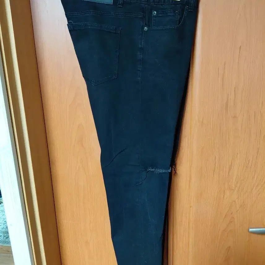 [BUNJANG] Premium Black Denim Jeans with Knee Rips / 프리미엄 블랙 데미지 청바지
